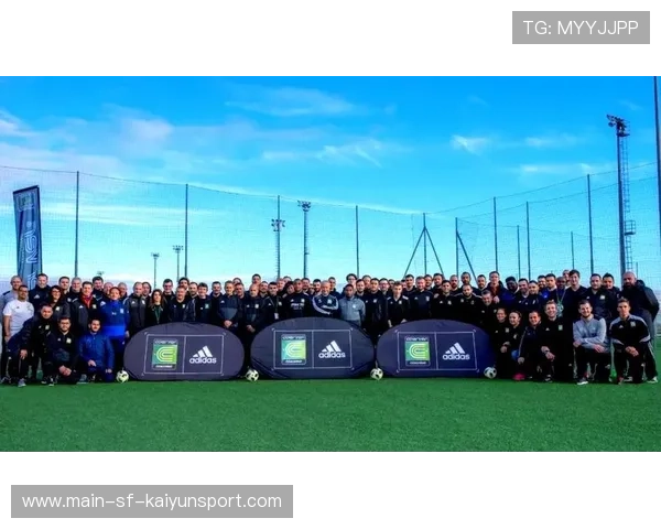 足球俱乐部是否考虑建立自有学校与教育资源，足球俱乐部成立的目的