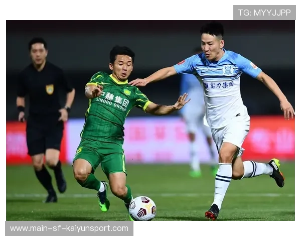 曹永竞禁区边缘起脚劲射，皮球应声入网